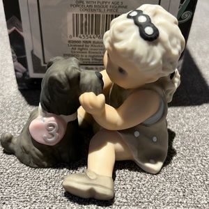 Figurine ( pretty as a picture)